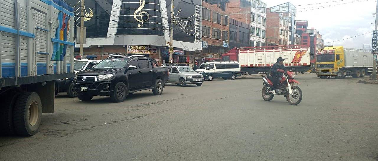 un-punto-de-bloqueo-en-la-ciudad-de_101-10402495_20241112174854