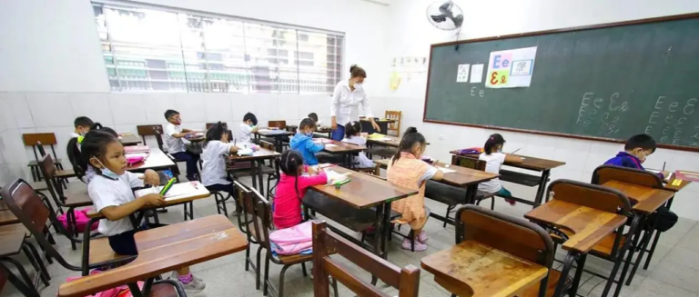 imagen-referencial-de-clases-presenc_101-13015301_20250908110738