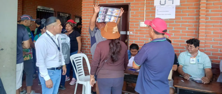 una-mesa-de-sufragio-en-las-eleccion_101-13144783_20250922130136