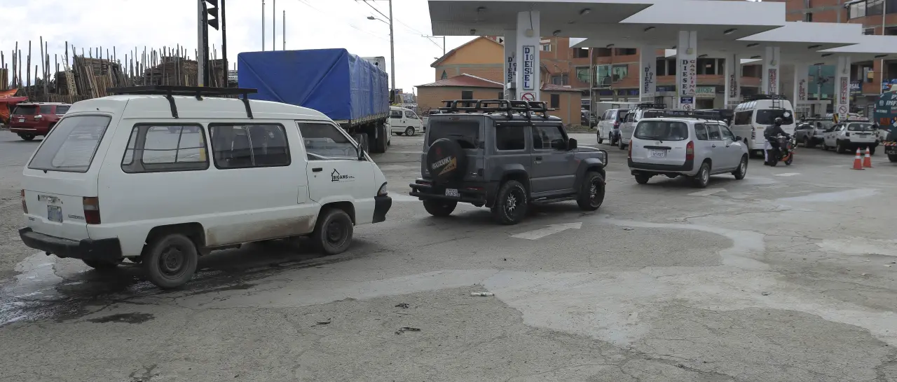 20251008268086-crecen-las-colas-por_101-13455721_20251024142226