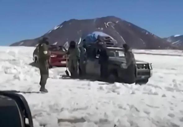 carabineros-chilenos-detienen-a-los_101-13390756_20251017122724