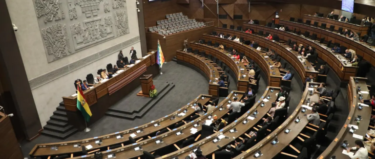 la-sesion-del-pleno-del-legislativo_101-13522326_20251031130511