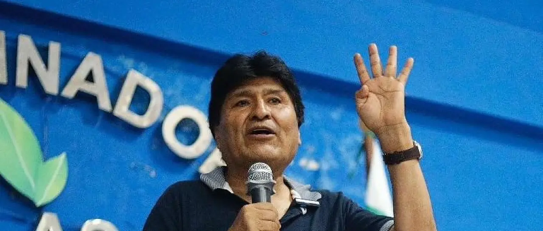 evo-morales-en-un-evento-partidario_101-13619824_20251111135814