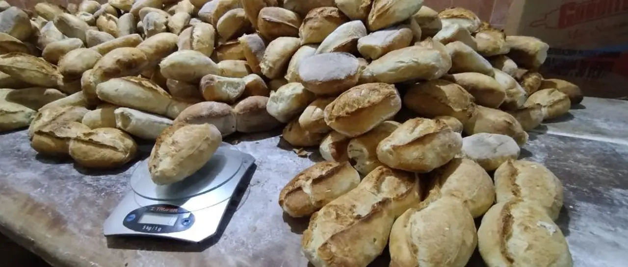 la-marraqueta-el-pan-de-batalla-de_101-13681156_20251117115402