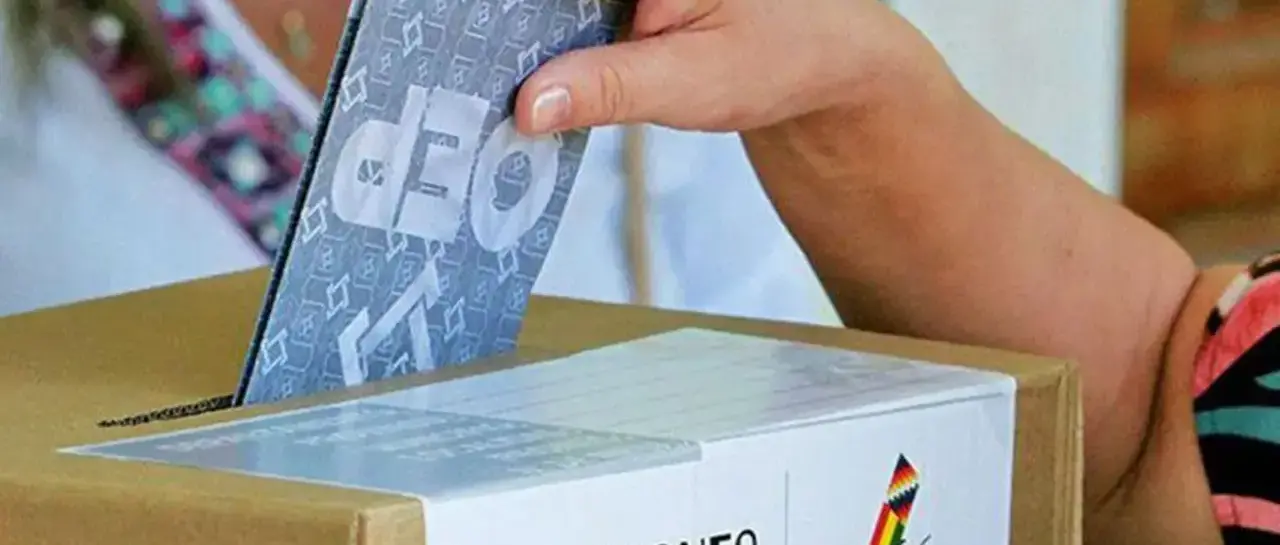 un-anfora-de-votacion-en-las-eleccio_101-13957970_20251215113456