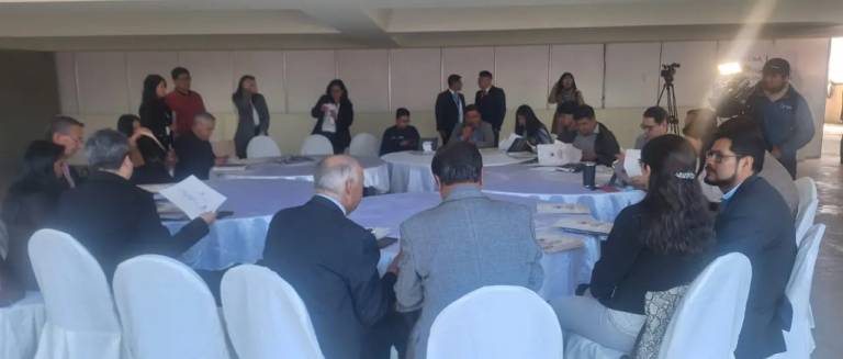 imagen-una-de-las-mesas-que-se-instalo-por_101-14135509_20260107152130