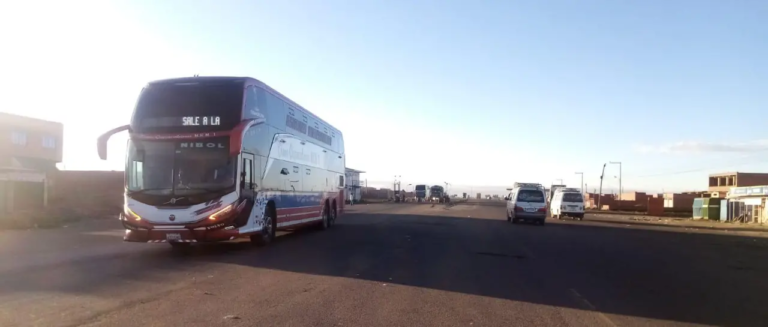la-ruta-que-une-a-la-paz-con-oruro_101-14125099_20260106105257