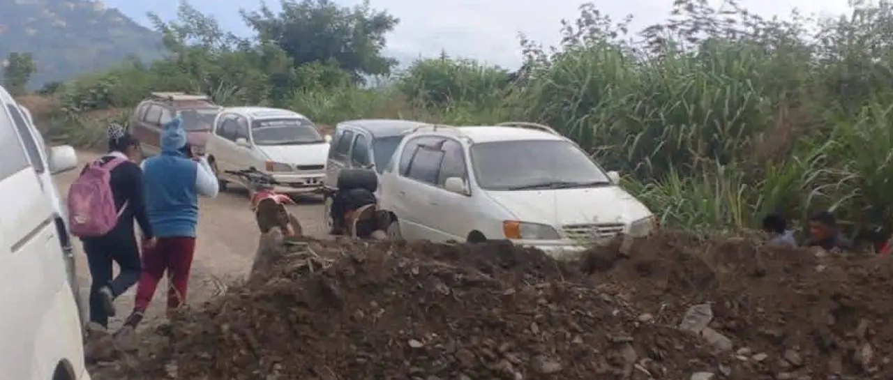 el-punto-de-bloqueo-en-el-camino-cor_101-14456608_20260211133715