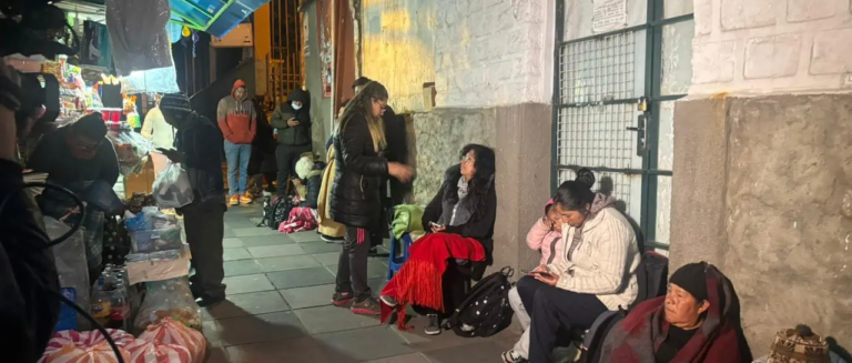 las-filas-en-el-hospital-de-la-mujer_101-14589869_20260225121136