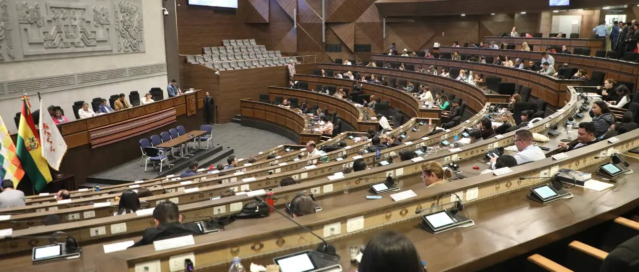 una-sesion-de-la-asamblea-legislativ_101-14521249_20260218132018