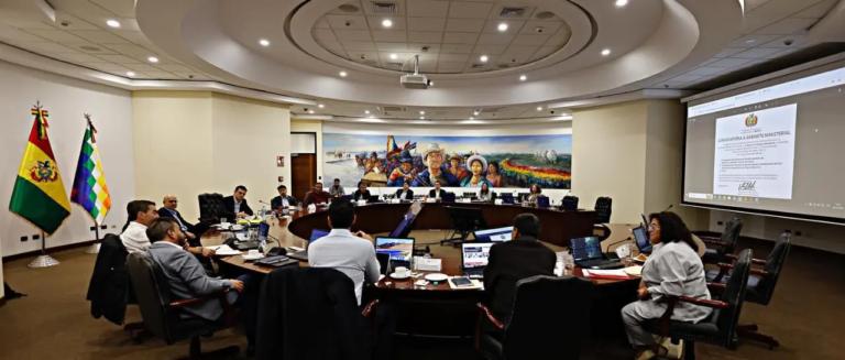 la-reunion-del-gabinete-de-ministros_101-14713173_20260310135226