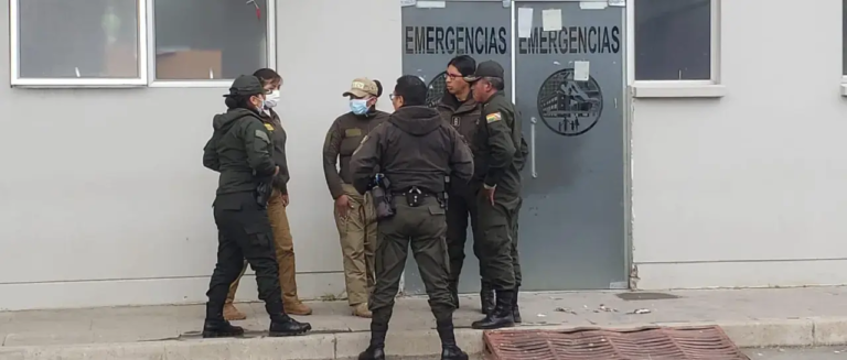 uniformados-de-la-policia-en-el-hosp_101-14778904_20260317143922