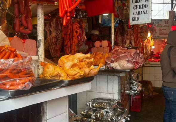 un-puesto-de-venta-de-carne-en-un-me_101-15005868_20260409114147
