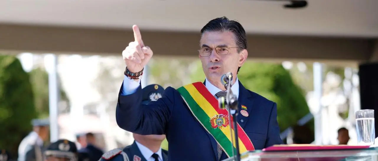 el-presidente-rodrigo-paz-en-el-cole_101-15537165_20260525135729