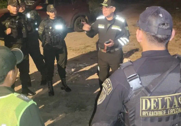 policias-en-un-patrullaje-en-santa-c_101-15483753_20260520130503
