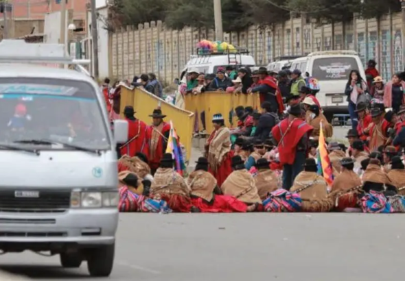 un-grupo-de-movilizados-en-la-ruta-h_101-15400760_20260513145058