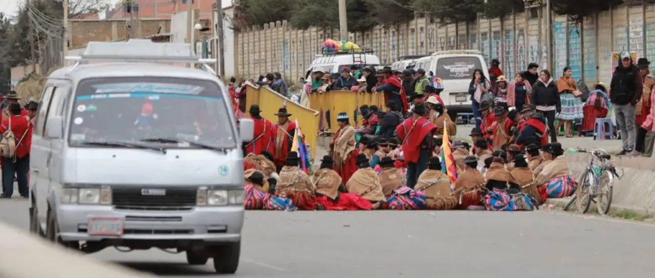un-grupo-de-movilizados-en-la-ruta-h_101-15400760_20260513145058