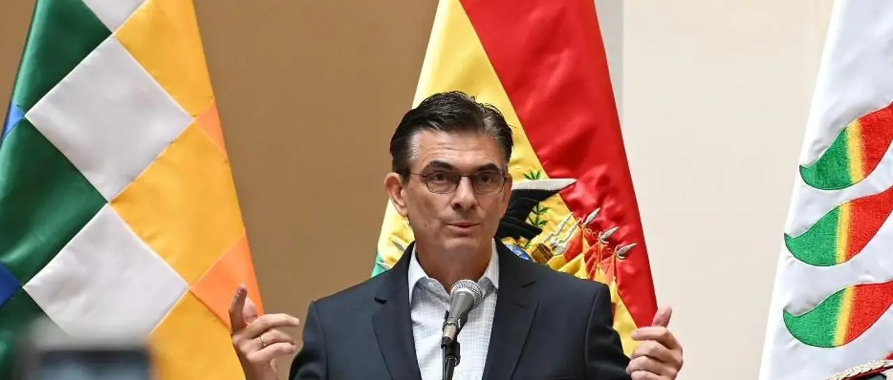 el-presidente-rodrigo-paz-en-un-acto_101-16829699_20260828153135