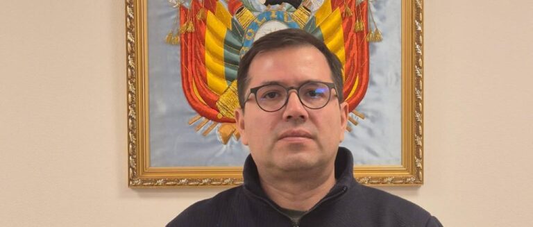el-senador-de-libre-leonardo-roca_101-17449148_20260922123351