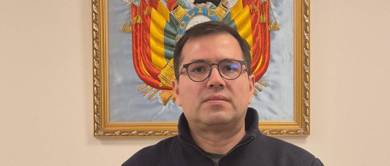 el-senador-de-libre-leonardo-roca_101-17449148_20260922123351