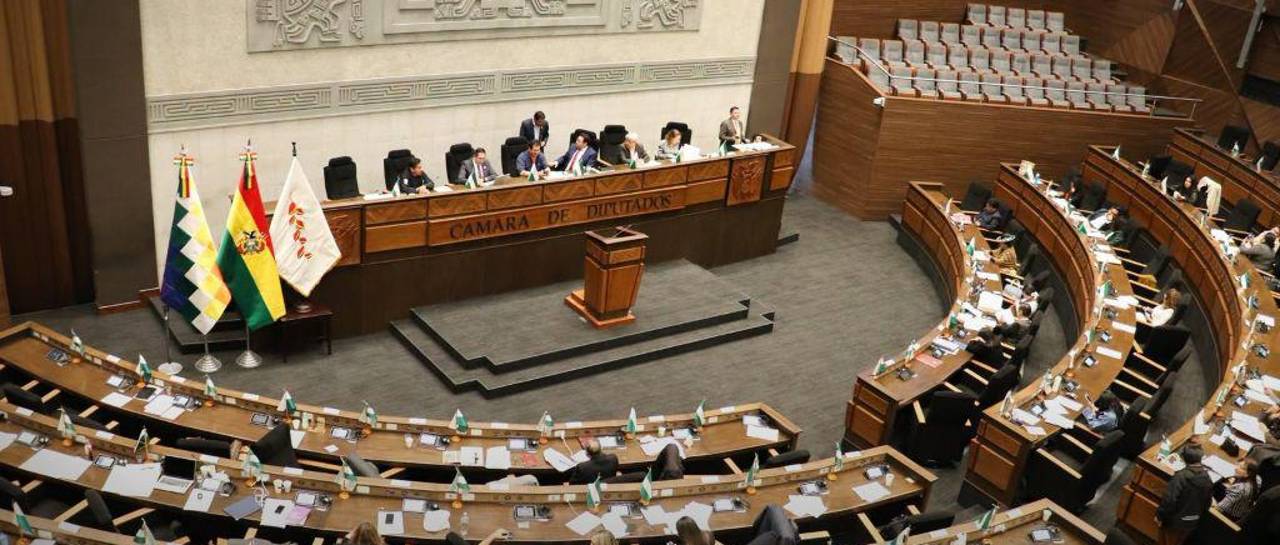 la-sesion-de-la-camara-de-diputados_101-17345599_20260918110949
