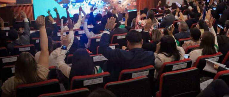 la-sesion-de-la-camara-de-diputados_101-17511074_20260924130435