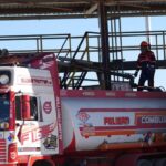 un-camion-cisterna-transporta-combus_101-17283447_20260915140501