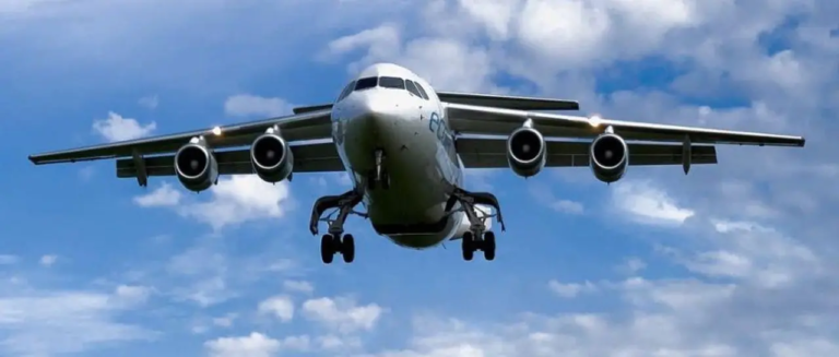 una-aeronave-de-ecojet-en-pleno-vuel_101-16925404_20260902140941