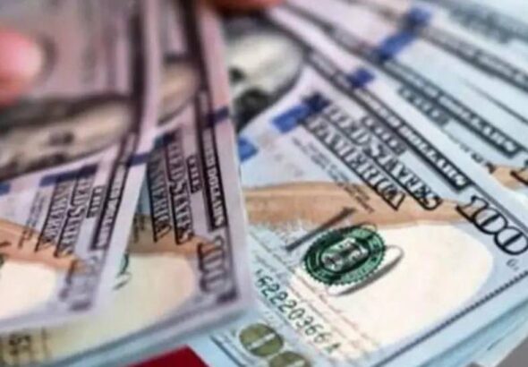 una-persona-cueta-billetes-de-dolar_101-17615048_20260929122605