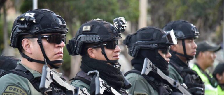 efectivos-de-la-policia-en-patrullaj_101-17816408_20261008140541
