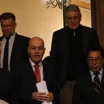 la-delegacion-euroopea-que-llego-a-b_101-18222319_20261028124723